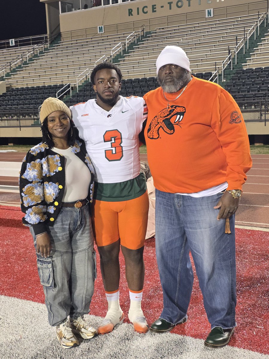 RufusJefferson3's tweet photo. OUR QB1 @tylerj21_....๐ซถ๐ฟ
Truth be told, THERE NEVER WAS A QUARTERBACK COMPETITION....โ๏ธ๐ฏ
#TJ5.....ยฎ๏ธ
#CHO5EN...๐๐ฟ
#GameChanger....๐ฏ
#PreparationMeetsOpportunity.. โ
#StrikeStrike&StrikeAgain....๐
#HornetNation....๐
#QB1/2023....๐
#God'sPlan.....๐๐ฟโโ๏ธ
#TheSilentAssassin....๐ https://t.co/DlE6dcb5wY