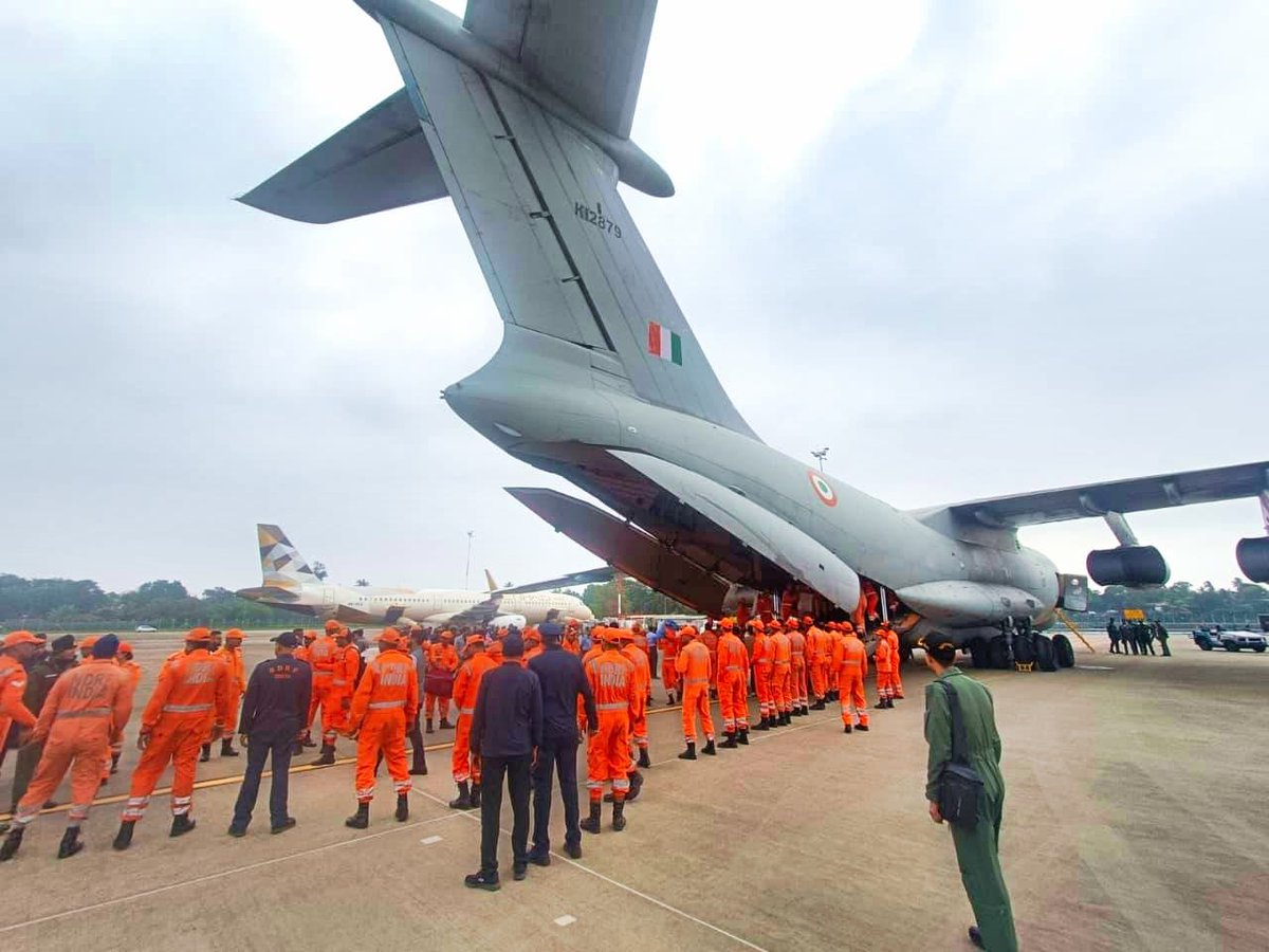 IAF_MCC's tweet image. #OperationSagarBandhu | IAF Humanitarian Assistance

As part of India’s ongoing relief efforts in Sri Lanka, the Indian Air Force has positioned Mi-17 V5 helicopters in Colombo for swift HADR operations.

IAF transport aircraft are earmarked for large-scale evacuation of Indian…