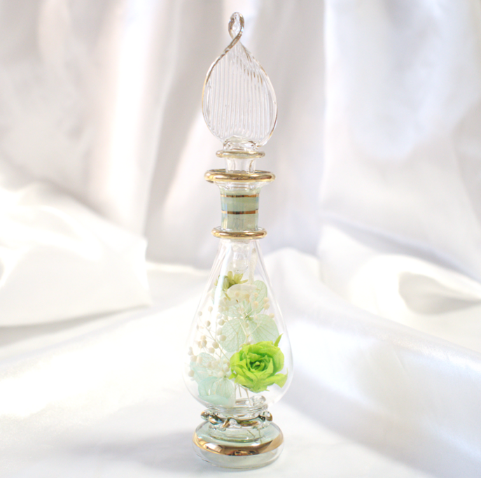 #目が疲れたので緑色の癒しを下さい 
こちらの作品が癒しになれば嬉しいです(*´▽`*)❀
#ボトルフラワー