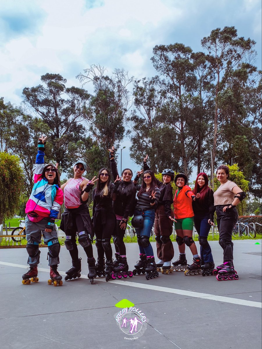 El año pasado la vida me enseñó que nunca tenemos tanto tiempo como pensamos, por eso decidi hacer todas esas cosas que nunca hice por miedo. 
Decidi patinar. Hoy despues de 4 clases no me cai 🤣