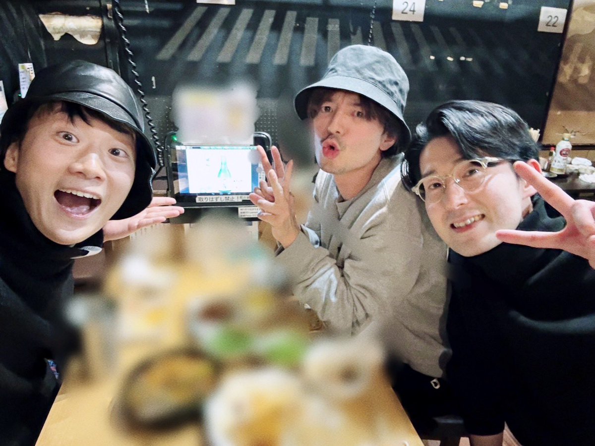 久々に上口耕平さんと、村上貴亮くんと会ってきました！

目標地点めがけて、全力で戦い続けている人ってやっぱりかっこいいなぁ。

30歳に入って、行き先を見失い、速度を落とす人を見かけるようになったけど、やっぱりフルスロットルで前に進み続けなきゃなぁと思いました。

またのみしましょー！！