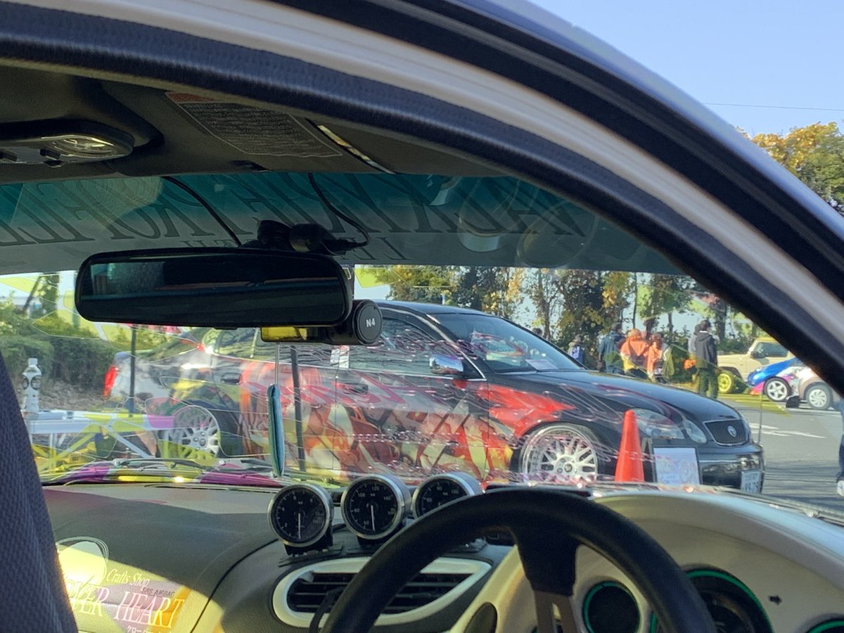 透けるバナー越しにみかみさん号が見える👀✨