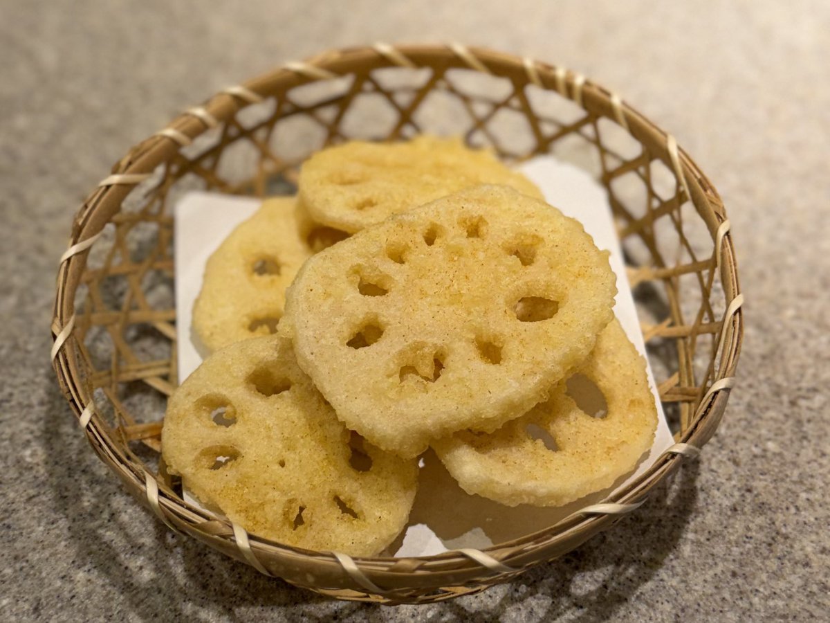 【店名】『有楽町かきだ』まかない
【メニュー】レンコンの天ぷら、カレー塩
【ポイント】今日もそれぞれの人生を楽しみましょう。強い。
#朝定エージェント
#連続2358日