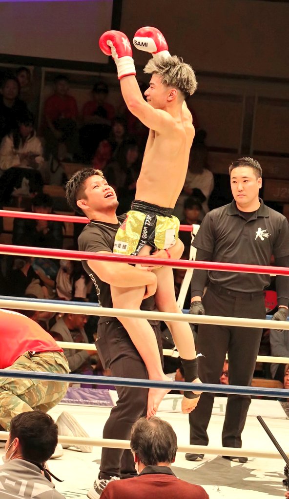 akariiin0907's tweet photo. #Krush182
#豊田優輝 選手(@toyodayuuki0729)
(BELL WOOD FIGHT TEAM)
2R KO勝ち👏🏻✨ ボディへの膝🔥🔥
最高の勝ち方!とよゆうくん最高!
2連勝︎👍🏻 ̖́- ここから来年もどんどん
上がっていってほしい🥺⋆* https://t.co/thnUx8GEeR