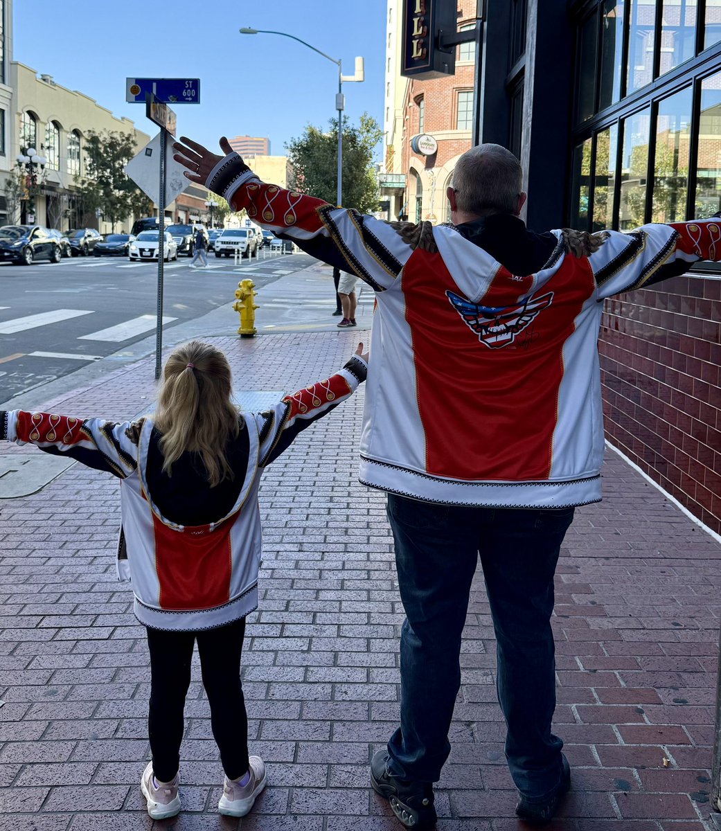 ooberfan's tweet image. Me and my little girl/fellow lil #nightmarefamily headed to cheer on our captain, THE champ @codyrhodes! Here we come #SurvivorSeries ❤️🤍💙