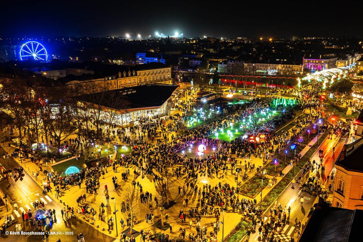 [EN IMAGES] ✨ 𝗖𝗲 𝘀𝗮𝗺𝗲𝗱𝗶 𝘀𝗼𝗶𝗿, 𝗟𝗮𝘃𝗮𝗹 𝗮 𝗹𝗮𝗻𝗰𝗲́ 𝘀𝗲𝘀 𝗟𝘂𝗺𝗶𝗲̀𝗿𝗲𝘀 𝟮𝟬𝟮𝟱 𝗱𝗲𝘃𝗮𝗻𝘁 𝗱𝗲𝘀 𝗺𝗶𝗹𝗹𝗶𝗲𝗿𝘀 𝗱𝗲 𝘀𝗽𝗲𝗰𝘁𝗮𝘁𝗲𝘂𝗿𝘀 ! 🤩