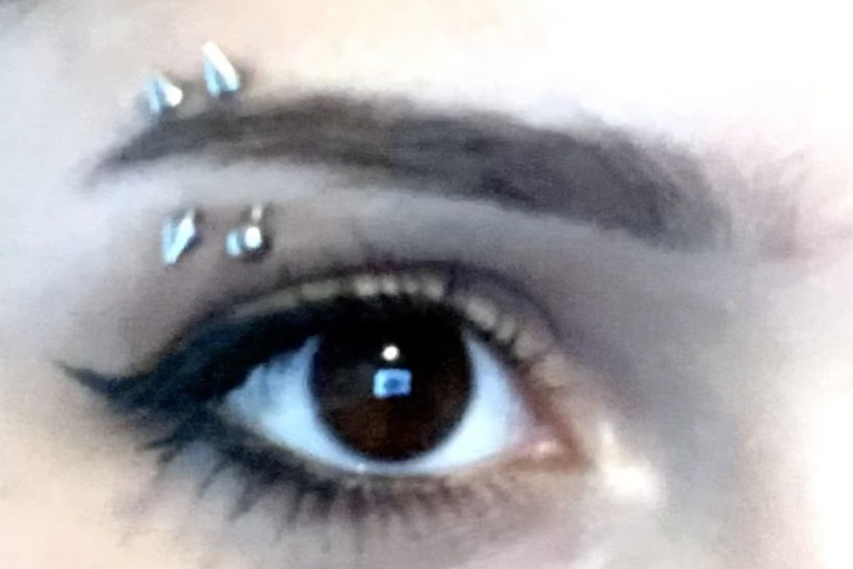 xXMu3icl0v3rXx's tweet photo. eyebrow piercing >>> https://t.co/iAJMF0ZZHi