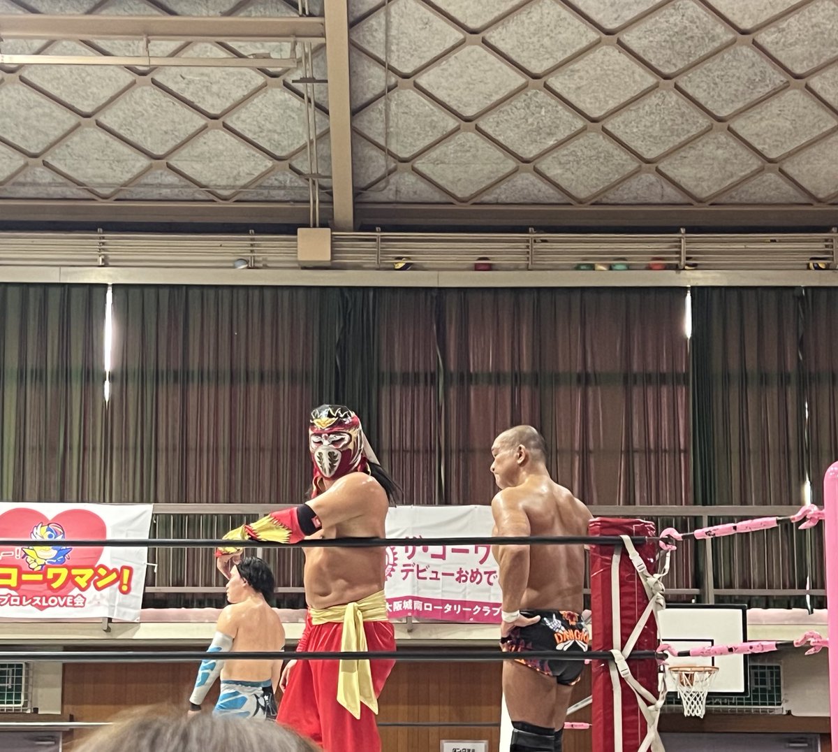 Cg4ueBgYOsI1T53's tweet image. ハヤブサ‼️

初代を知っている人には更に感動😭
知らない人には魅力的なハヤブサに感動😭
リングの上に立っているのは、初代、2代目でもない正真正銘ハヤブサ‼️
もっともっと試合がみたい‼️

お楽しみはこれからだ〜
#ハヤブサ
#pwzero1
#大阪プロレス