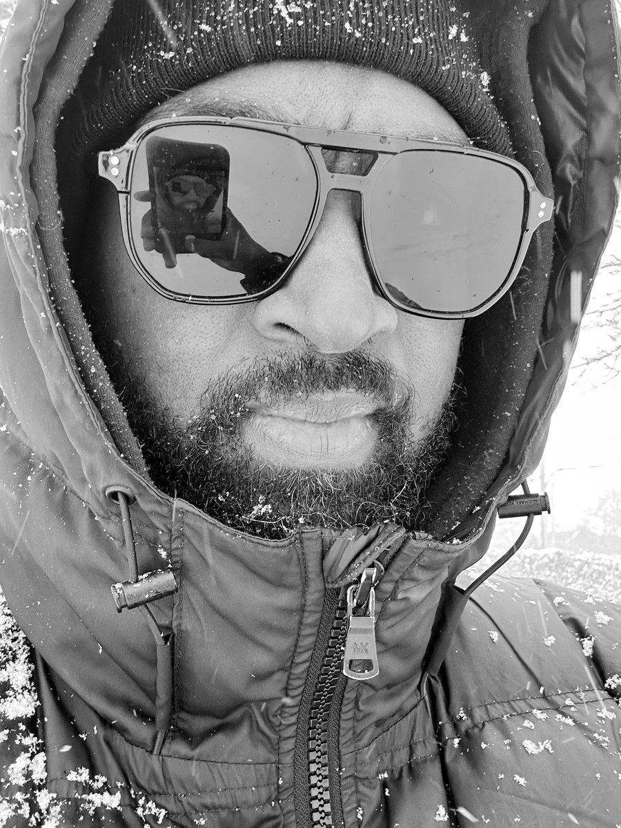 six8jay's tweet photo. #Snow #Sleds #ColdAsFuck #Chicago #Beardown https://t.co/bt24uzMBqD