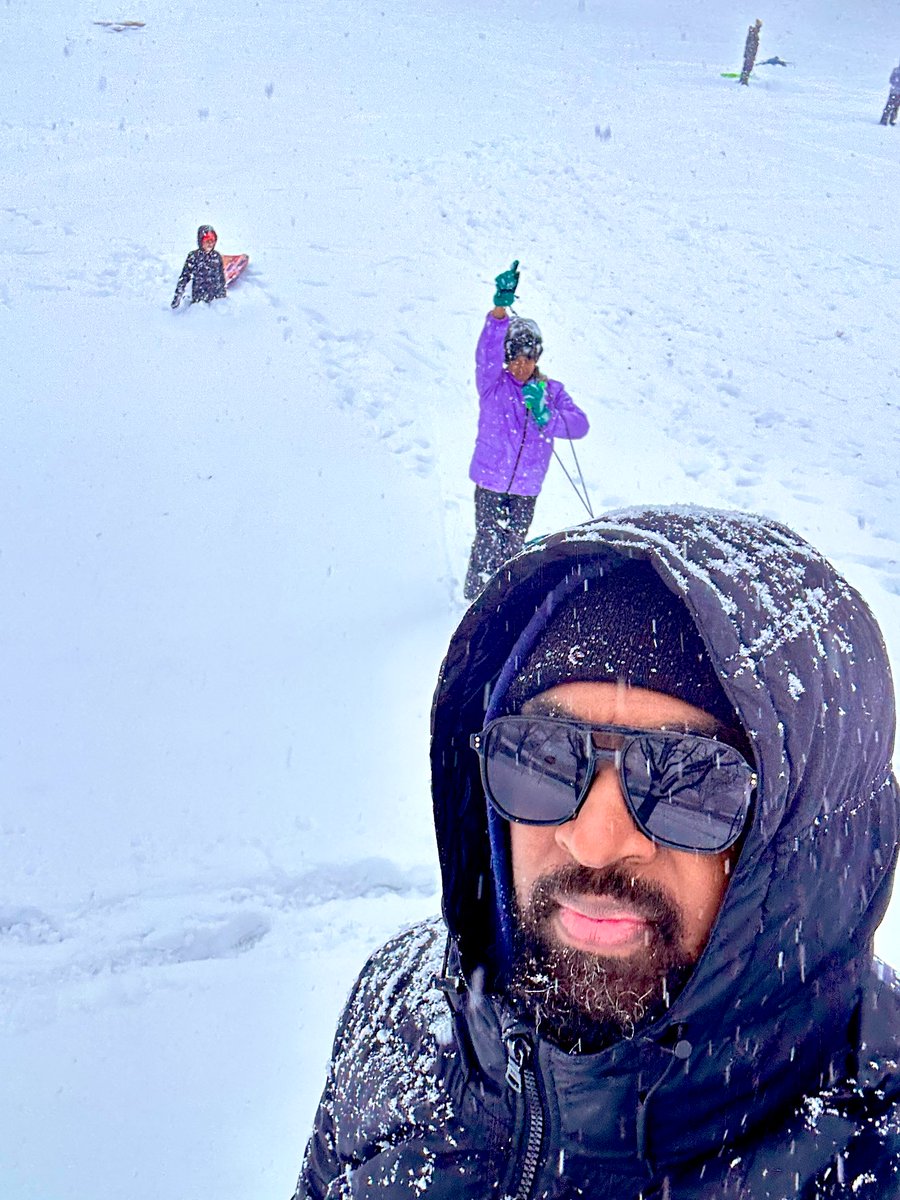 six8jay's tweet photo. #Snow #Sleds #ColdAsFuck #Chicago #Beardown https://t.co/bt24uzMBqD