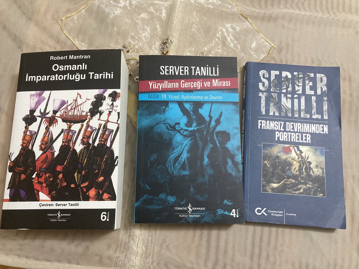 Yazın hayatımıza “Yüzyılların Gerçeği ve Mirası” serisiyle çok önemli katkılarda bulunmuş ve değerli çeviri eserler bırakmıştır. Bu eserlerini şiddetle okumalarını tavsiye ediyorum. Kendisini saygı ve rahmetle anıyorum.