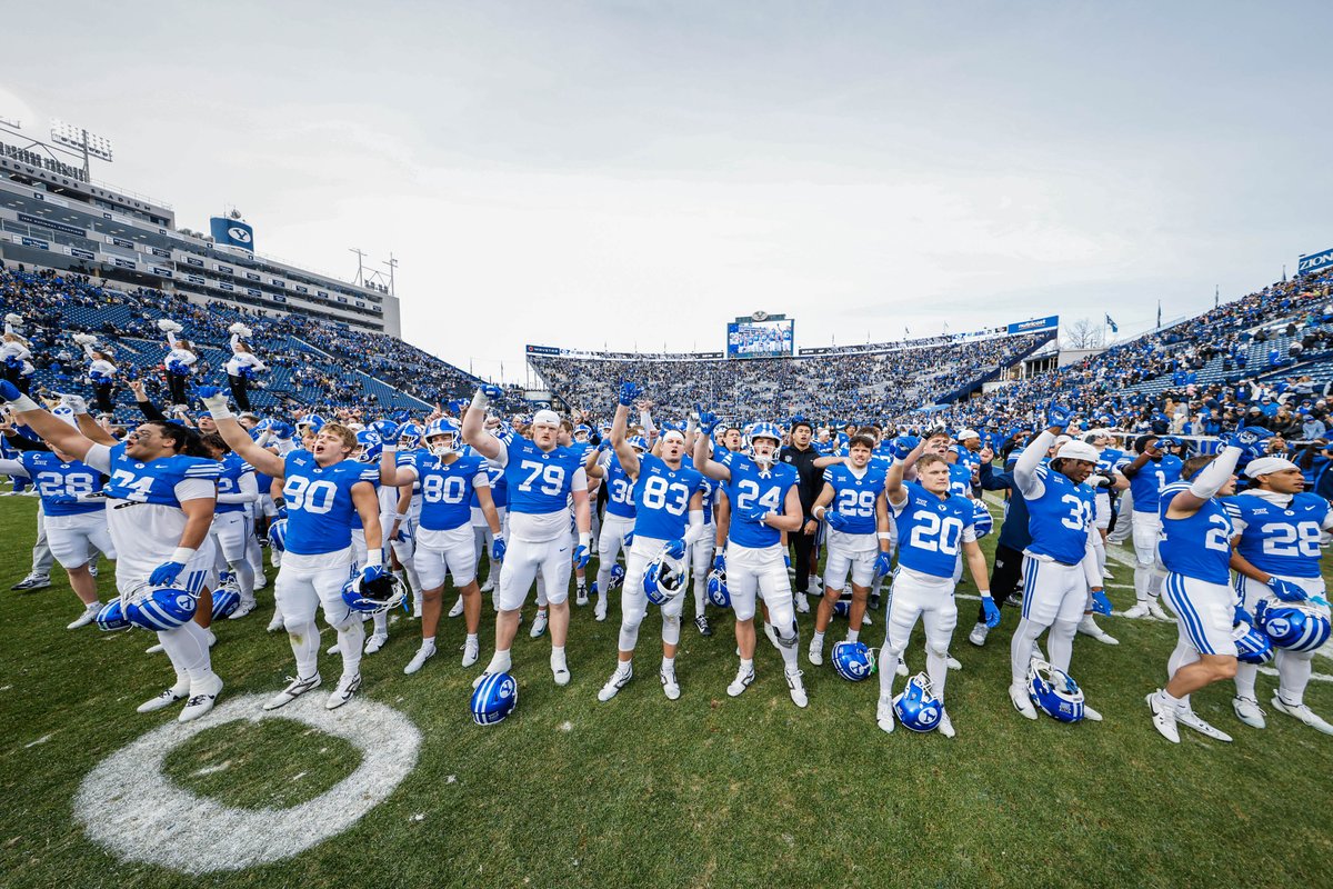 BYUfootball's tweet photo. LOVE YOU COUGS 💙 https://t.co/lqkswT3Uei