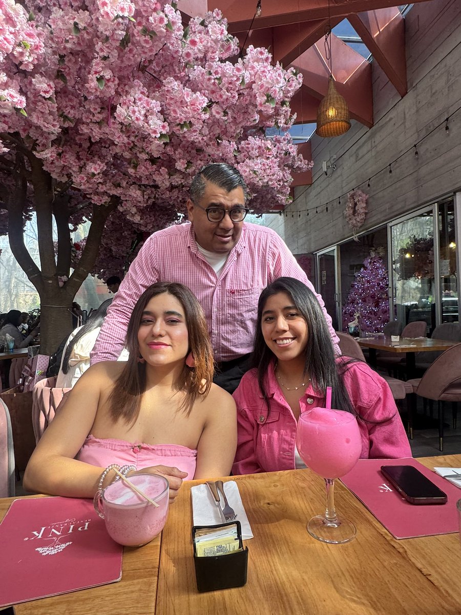 BaltierraSolis's tweet photo. Festejando el cumple de mi hija Citlaly 🎂🎈🎁🎉 https://t.co/3FYmSpuE0r
