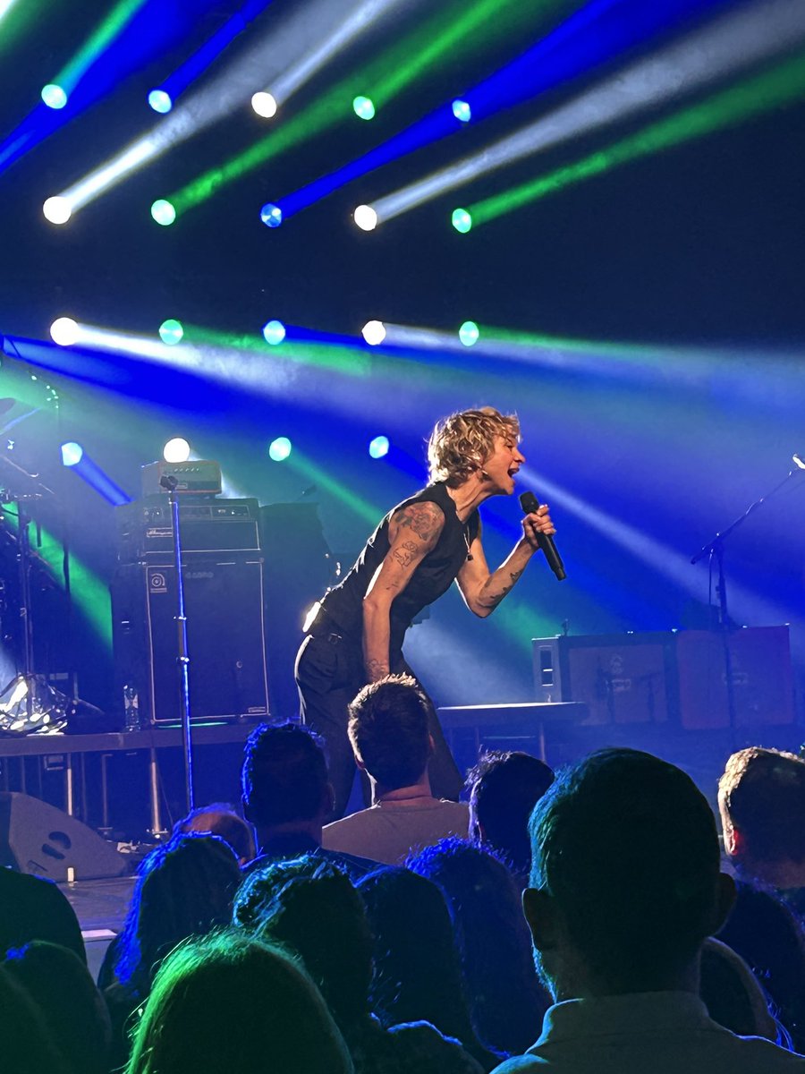 bart_boot's tweet image. Topavond met @krezipofficial in Antwerpen in concertzaal de Roma.