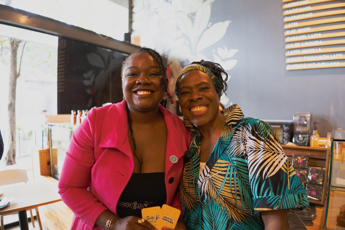 OnukoguFavour's tweet image. A thread of interesting people and teams I met at @EFDevcon 

I met  Tracey, founder of @_HerDAO, for the first time 

I was the beneficiary of @_HerDAO Devconnect Scholarship. 

Not only did we get that, but Tracey out our names in rooms for hackathons, events, looked out for us…