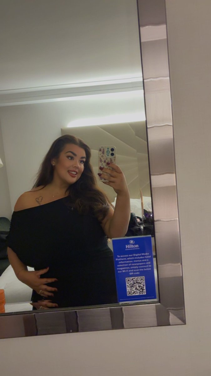 Mrsdaniellex's tweet image. Christmas party season