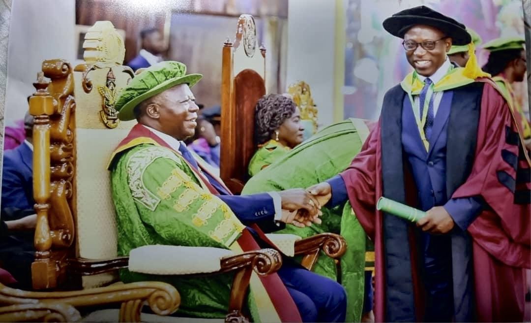 sph_knust's tweet photo. 🎓The journey was long, but the milestone speaks louder.

Congratulations Dr. Isaac Owusu on graduating with a PhD in Public Health from KNUST School of Public Health.

👏🏽 We are proud of you, Doctor.

#PublicHealth #PhD #KNUSTGRAD59 https://t.co/RbdSbXmfOd