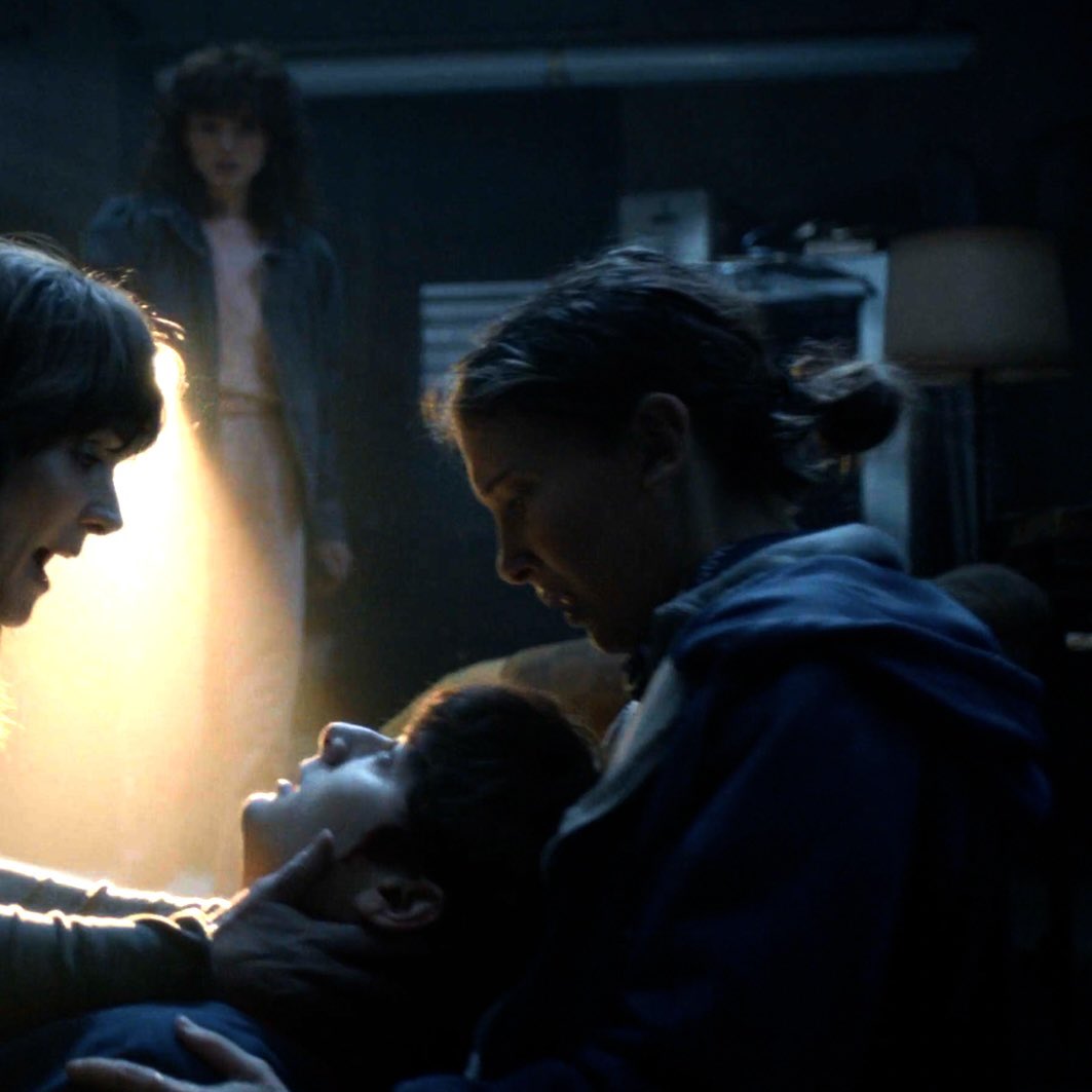 eIsbangs's tweet image. and he was hitting on her man no one on that show deserves her