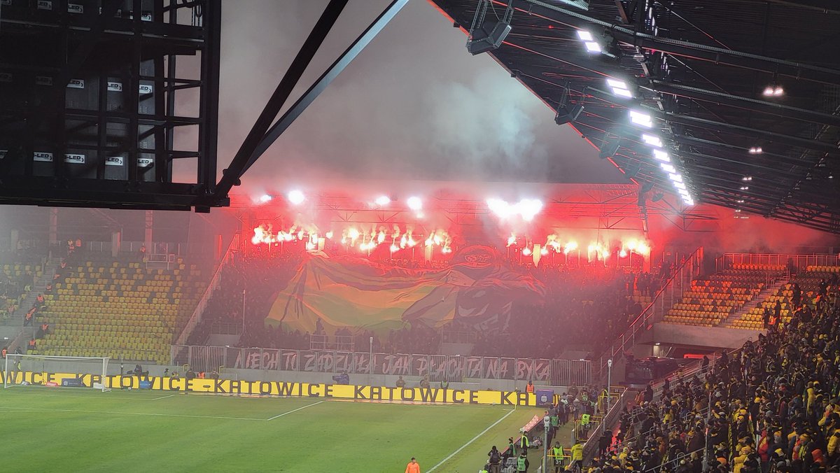 YouKyo92's tweet photo. @FootballSimon77 @_Ekstraklasa_ @_GKSKatowice_ @PogonSzczecin https://t.co/VJZiddfbYr