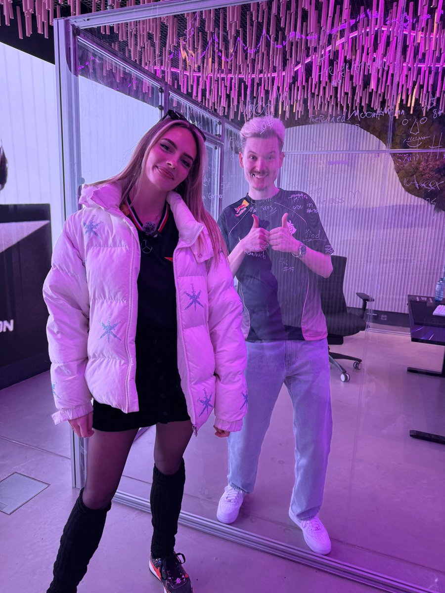 Was so much fun today 😍 <a href="/LeagueOfLegends/">League of Legends</a> <a href="/riotgames/">Riot Games</a> <a href="/redbullgaming/">Red Bull Gaming</a> <a href="/T1LoL/">T1 LoL</a> #leagueofitsown <a href="/G2esports/">G2 Esports</a> <a href="/KeshaEuw/">Kesha</a>