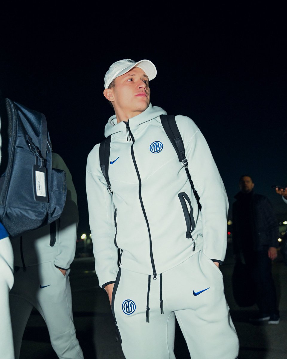 bashqali10's tweet image. بعثة الإنتر تغادر ميلانو إلى بيزا  💪🏻💙🖤