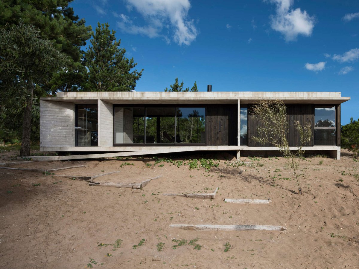 CONTEMPORIST's tweet image. The Concrete and Glass Home Making the Most of Its Forest Setting

Explore the project &amp;gt; contemporist.com/the-concrete-a…