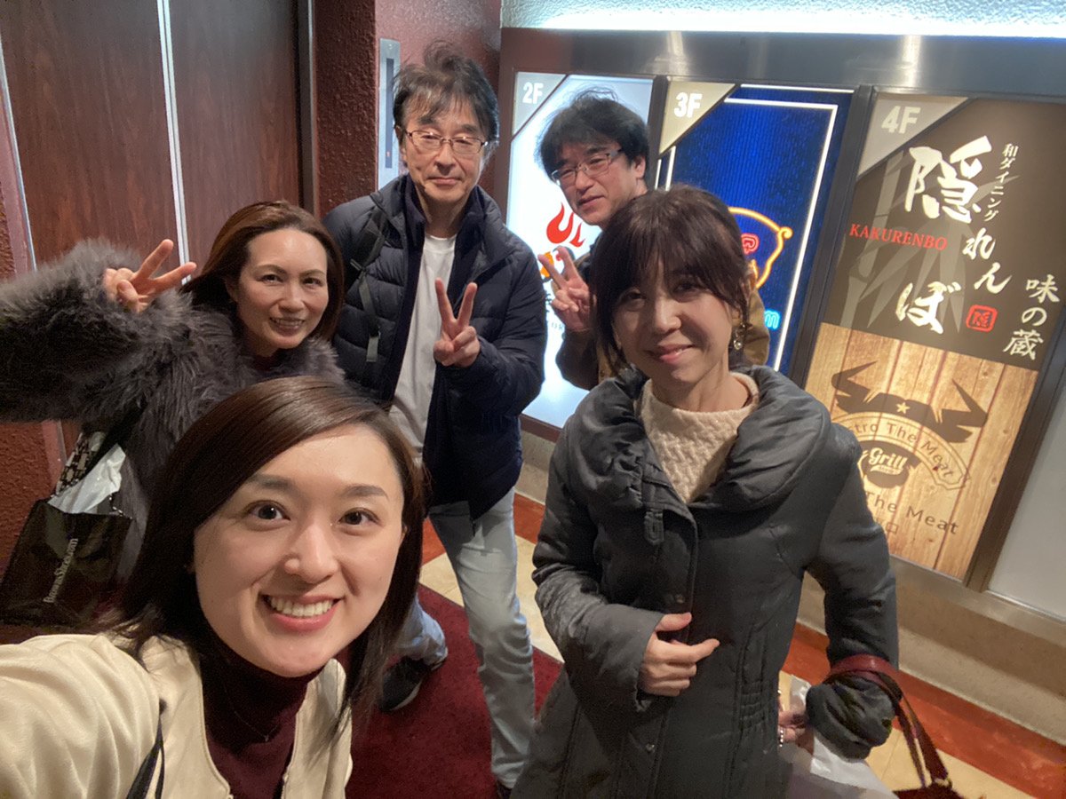 昨日は英語底上げパーティーという名の飲み会でした😁
ネタは言うまでもなく
・英語学習法
・実際のガイドの様子
・ガイドやってて困ったこと
・ガイドの仕事のもらい方
・ガイドの相場
などなど
今度はゴールデン街で
外国人と話す機会を
つくる企画をする予定😁