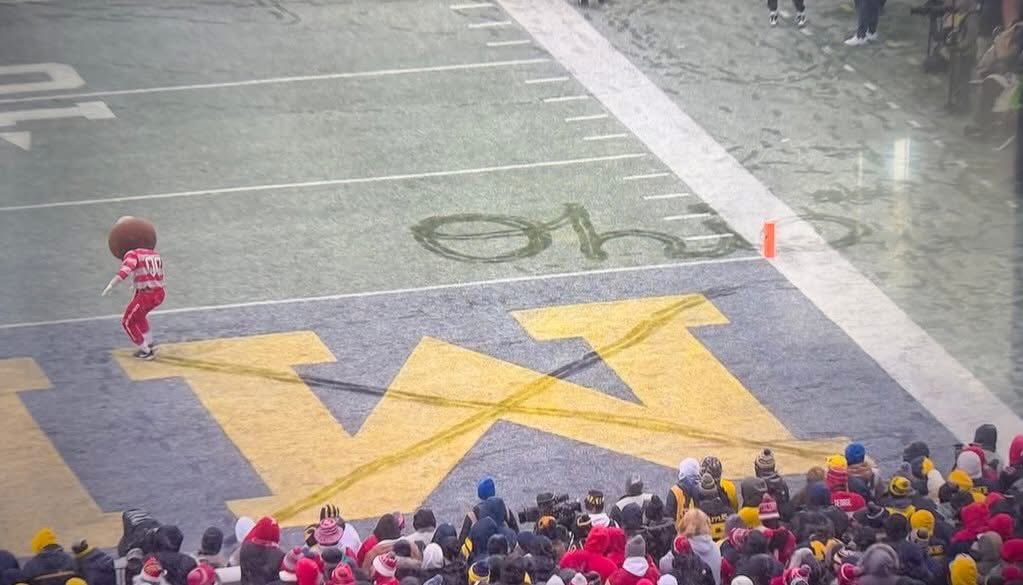 fresh_paper's tweet photo. 18-6 &amp; 1 Michigan forfeit since 2000😤
🅾️🌰🏆🏆🏆🏆🏆🏆🏆🏆🏆🔜🔟 #OhioStateFootball #TheGame 〽️👎🏾 https://t.co/Rvzct0g1ms