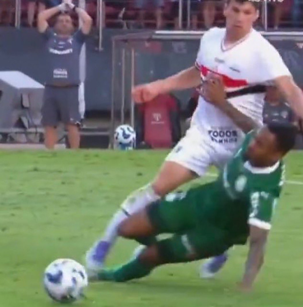 callwrii's tweet photo. foi sem querer esse lance do pulgar no fuchs kk https://t.co/Dz6SOlcK3e