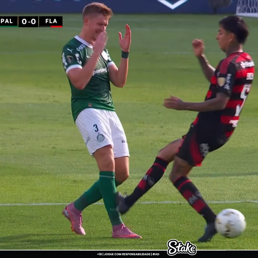 BagrescoreBr's tweet image. A BOLA NEM EM JOGO TAVA MAIS, E MESMO ASSIM ELE NÃO EXPULSOU KKKKKKKKKKKKKKKKKKKKKKKKKKKKKKKKKKKKKK