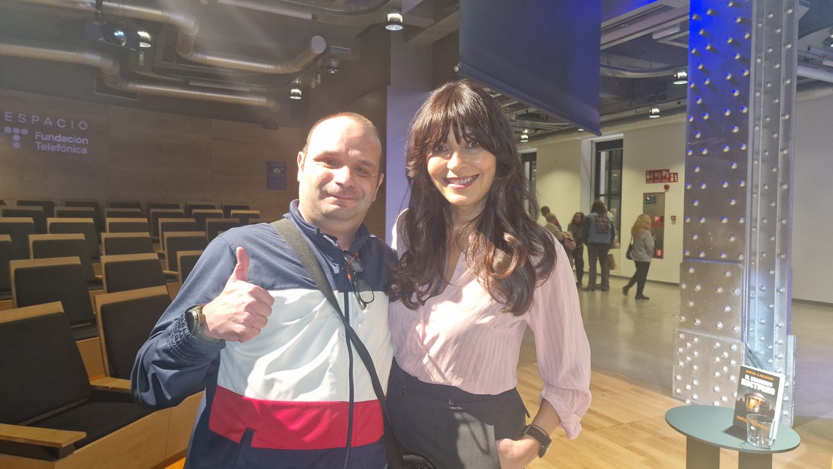 El día 6 de Noviembre, estuve en  la fun. Telefonica en la presentación de la novela de M.Angel Delgado. El cuaderno nocturno,estuvo muy interesante. Presentada por mi admirada <a href="/mrtfernandez/">Marta Fernández</a> 
Fué  un placer charlar con ella. Además ¡Ese día, hizo 11 años que la conocí en persona!