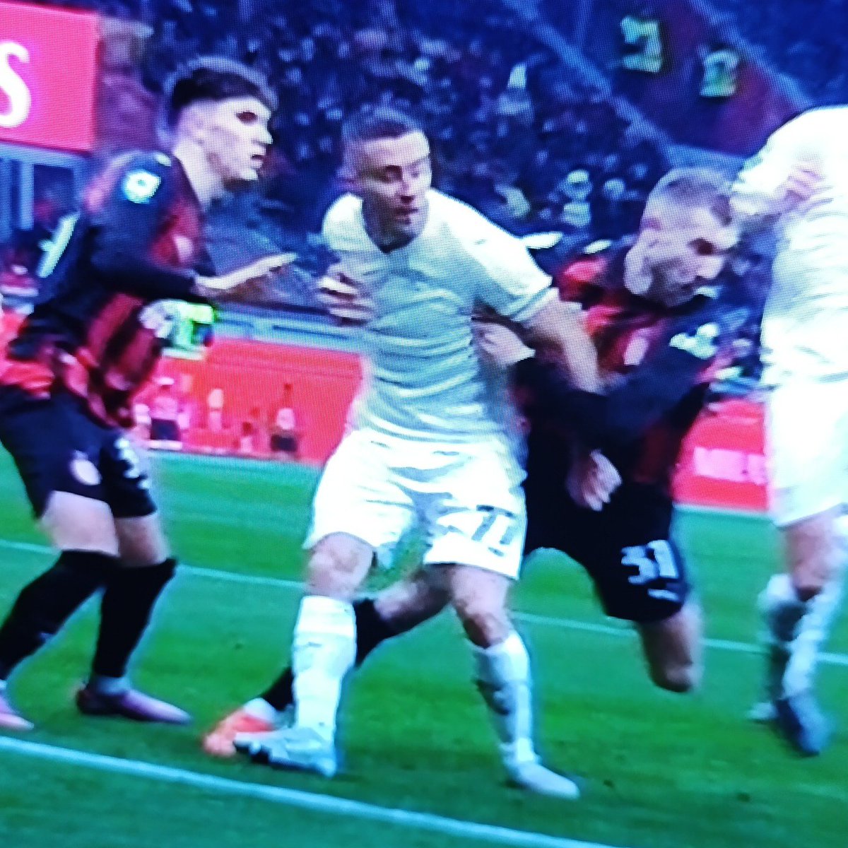 Abbracciato da dietro
Fallo contro

Ok.