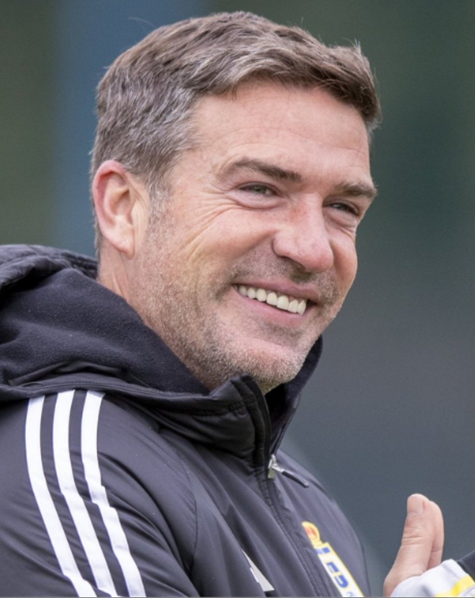 Ya es leyenda del fútbol español. Felicidades Luis. Entrenador de récord <a href="/RealOviedo/">Real Oviedo</a>