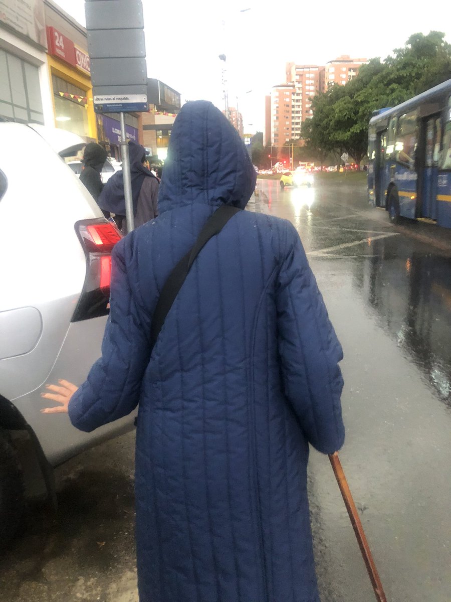 LondonoMd's tweet image. Señores @BogotaTransito :
Los señores del restaurante sopas de mamá y postres de la abuela ubicados en la carrera 7 con callle 124 costado norte sur se apropiaron del andén y lo usan como parqueadero haciendo que personas de la 3 edad tengan que caminar por la calle.
Adjunto…