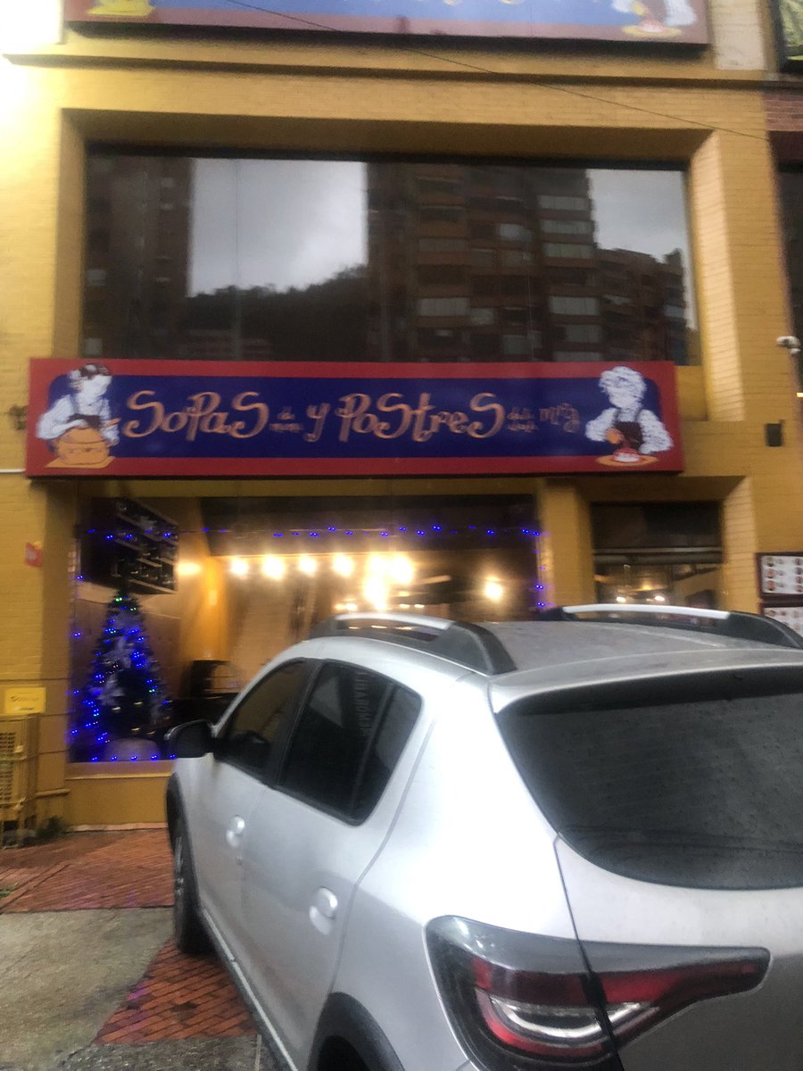 LondonoMd's tweet image. Señores @BogotaTransito :
Los señores del restaurante sopas de mamá y postres de la abuela ubicados en la carrera 7 con callle 124 costado norte sur se apropiaron del andén y lo usan como parqueadero haciendo que personas de la 3 edad tengan que caminar por la calle.
Adjunto…