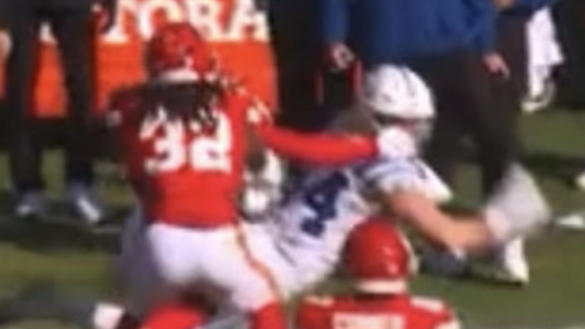 RomeovilleKid's tweet image. A closer look at #Chiefs CB Trent McDuffie’s facemask on #Colts TE Tyler Warren, which the officials missed last week.