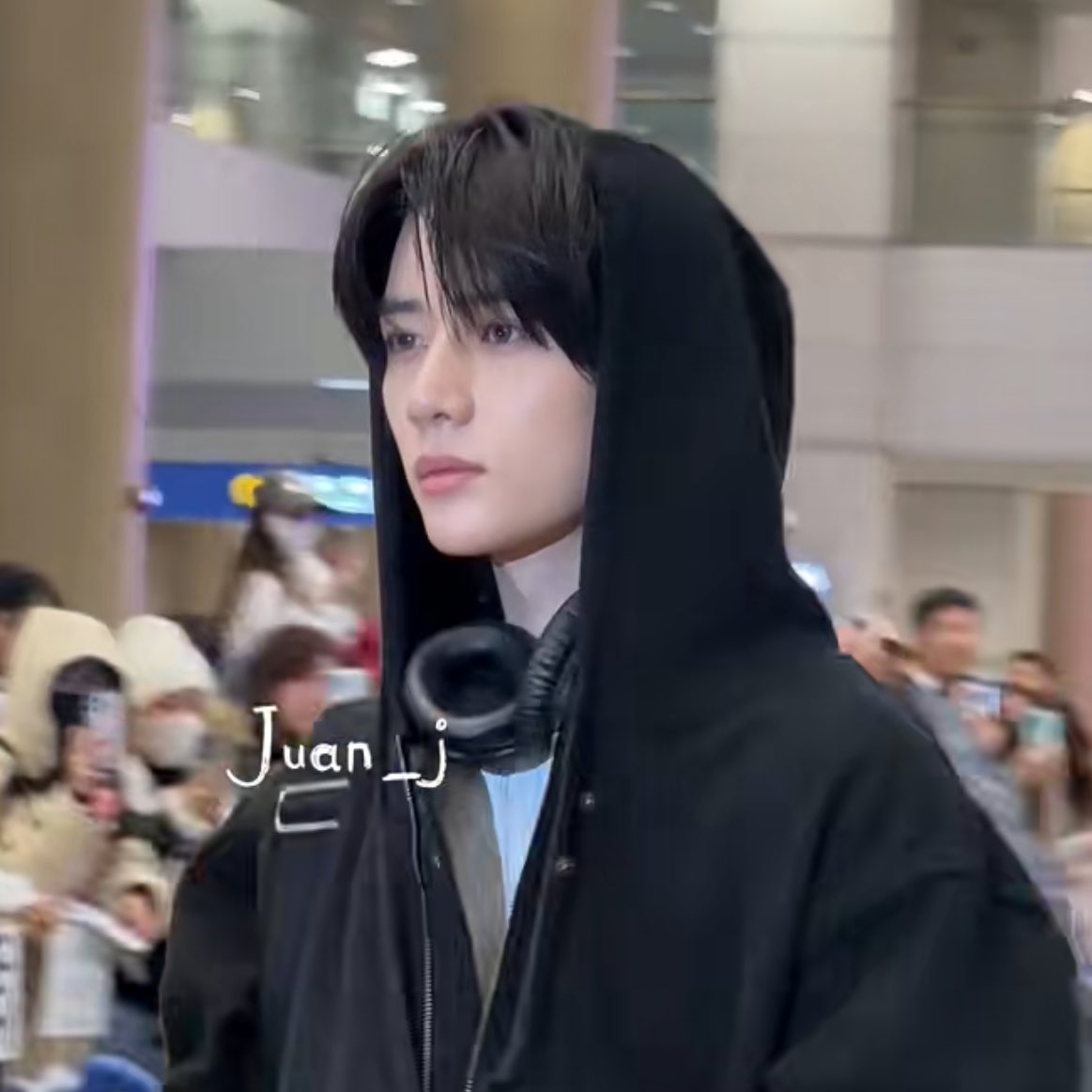 913kkyu's tweet photo. beomgyu really just walks around with That face looking so boyfriend and attractive i need him so bad https://t.co/DFu1Nghr8T