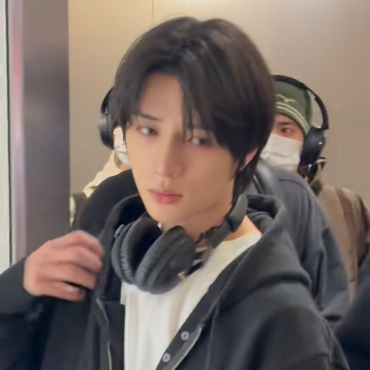 913kkyu's tweet photo. beomgyu really just walks around with That face looking so boyfriend and attractive i need him so bad https://t.co/DFu1Nghr8T