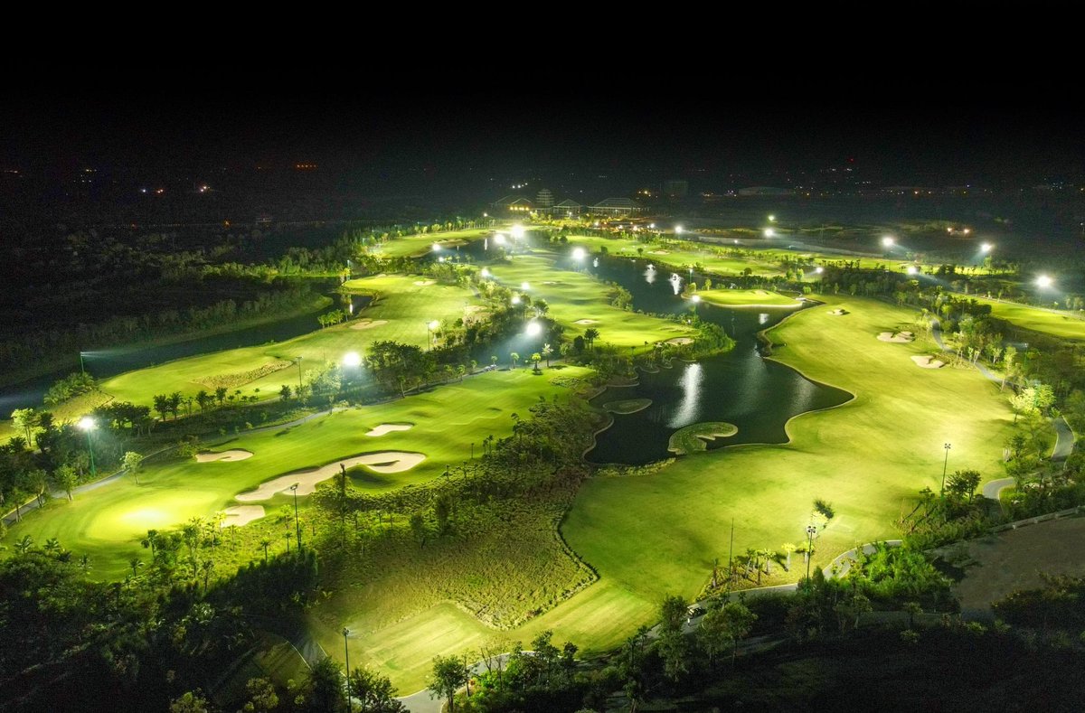 CYNTPgolf's tweet image. Where can I play night golf in the US? I see it all over the world and wonder why we aren’t a part of this.