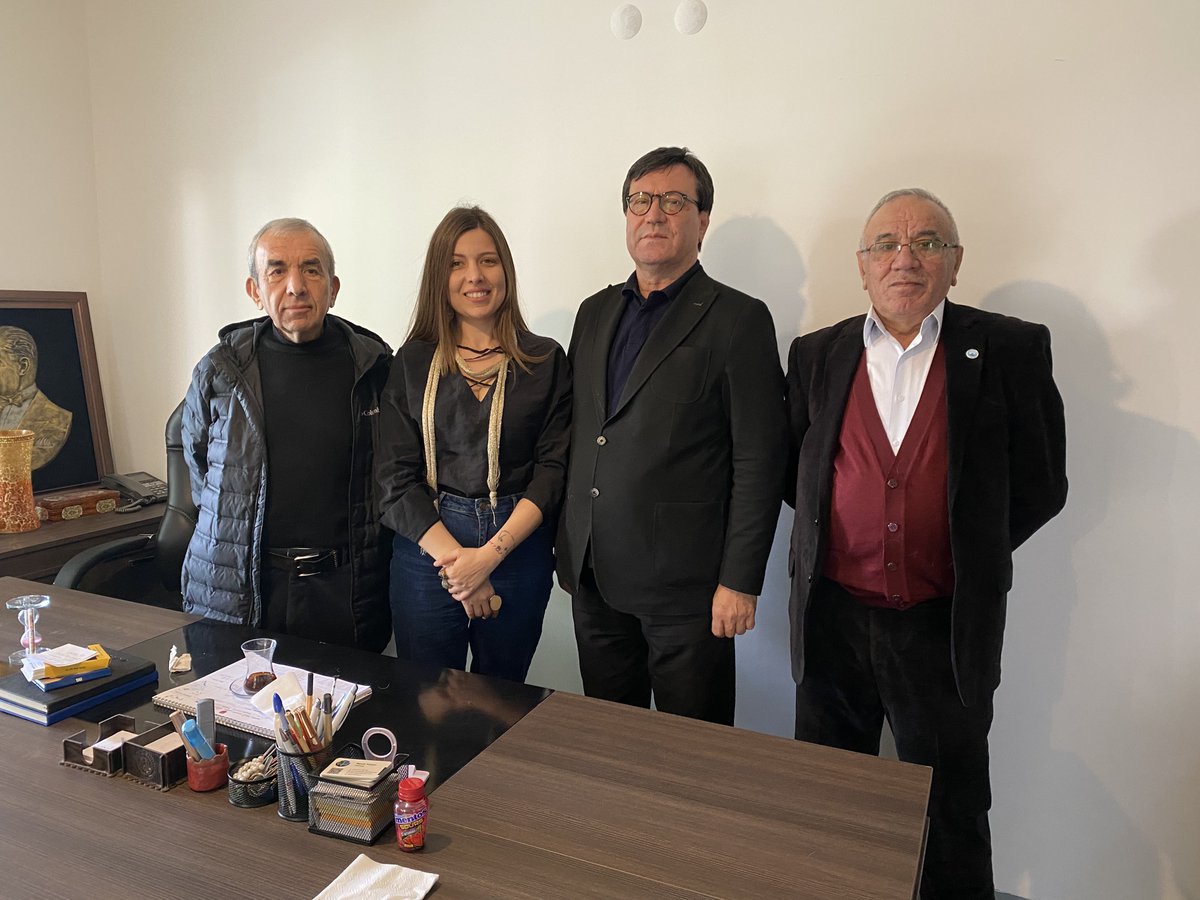AnchorARTpaint's tweet photo. Polatlı Bürokrat ve İş adamları Derneği (POBİAD) ‘ni Sanat atölyemizde ağırladık. Dernek başkanımız @ozcantemurer ve POBİAD yönetim üyelerine teşekkür ederiz ziyaretleri için. 🌸🌸 https://t.co/rezLUm4omK