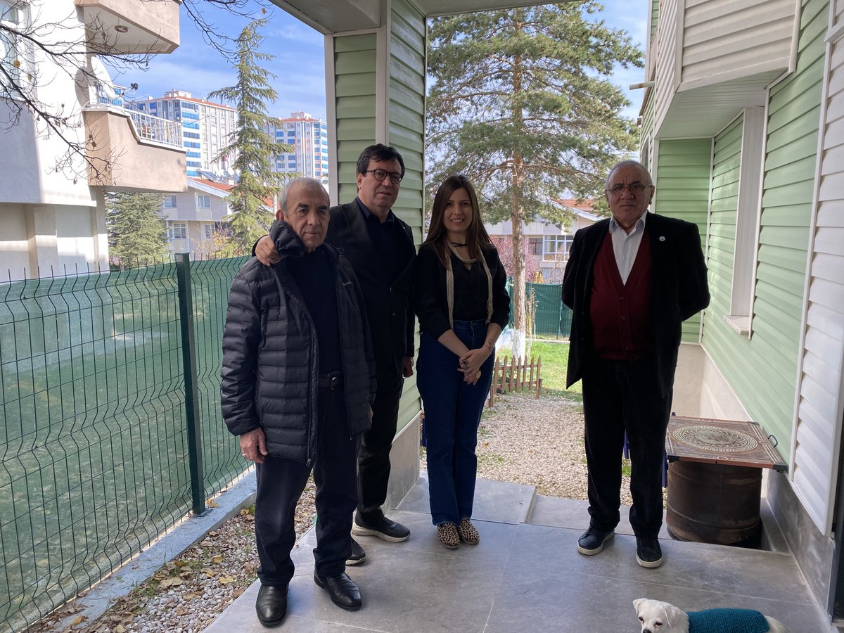 AnchorARTpaint's tweet photo. Polatlı Bürokrat ve İş adamları Derneği (POBİAD) ‘ni Sanat atölyemizde ağırladık. Dernek başkanımız @ozcantemurer ve POBİAD yönetim üyelerine teşekkür ederiz ziyaretleri için. 🌸🌸 https://t.co/rezLUm4omK