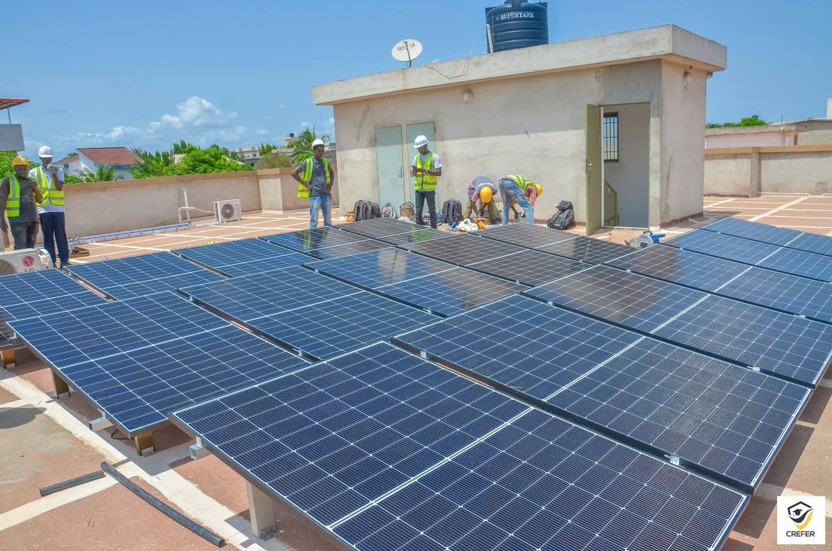 Au CREFER, la théorie rencontre l’action.
En tant que première école à assurer un encadrement rigoureux jusqu’au terrain, nous offrons un accompagnement professionnel à tous ceux qui souhaitent appliquer concrètement l’énergie solaire.
#Électricité #Énergie #Solaire #EGENT