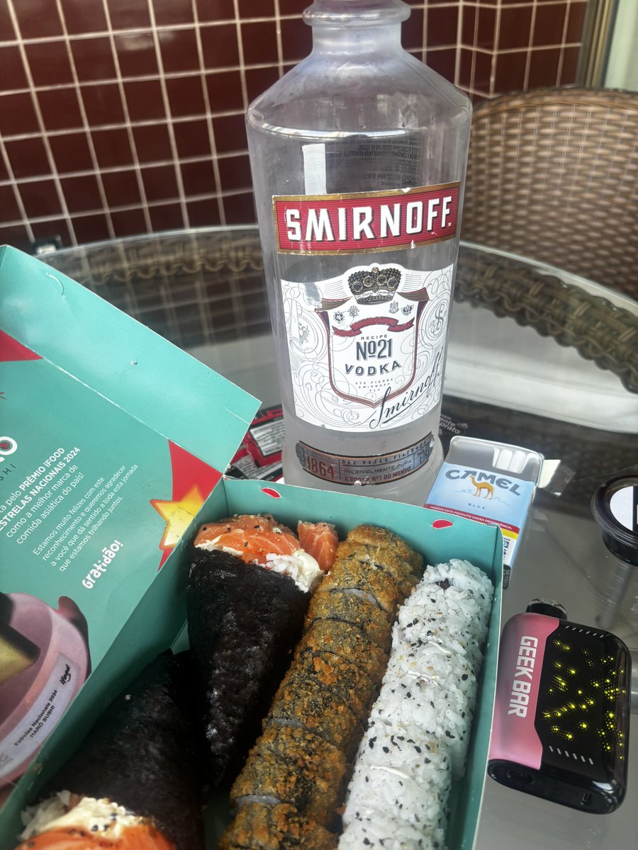 umANSIOS0's tweet photo. pedi um almoco ganhei o melhor banquete possivel https://t.co/CJzQ8GWi7l
