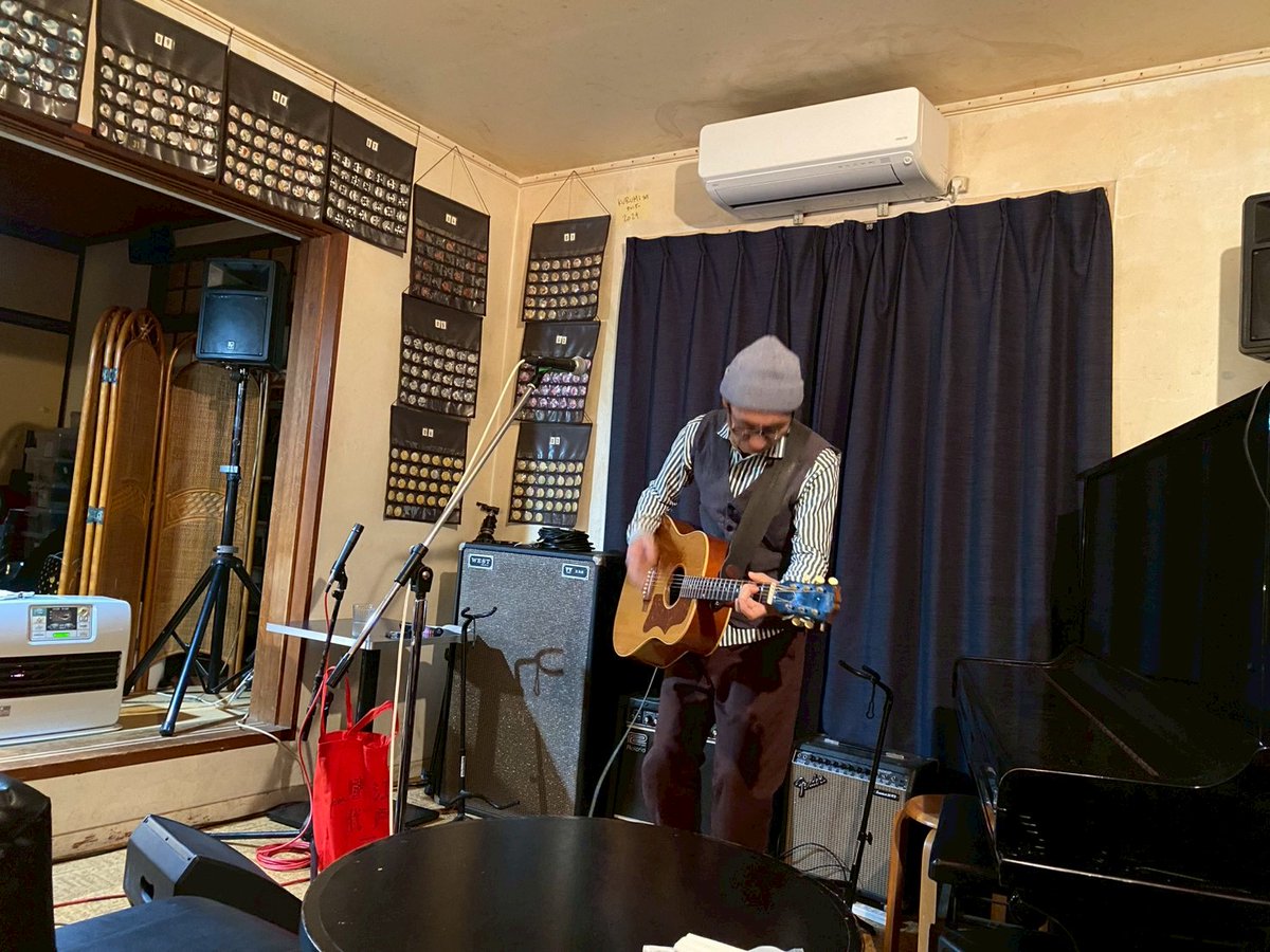 HurryAccelerat1's tweet image. 昨晩の虫の音さんライブ、大変ありがとうございました。企画してくれたまにまに字翔くん、OAを務めていただいたカラゲンキさんが素晴らしくて感動。虫の音さんは何だかスピリチュアルな空間。カレーが最高に美味しかった！