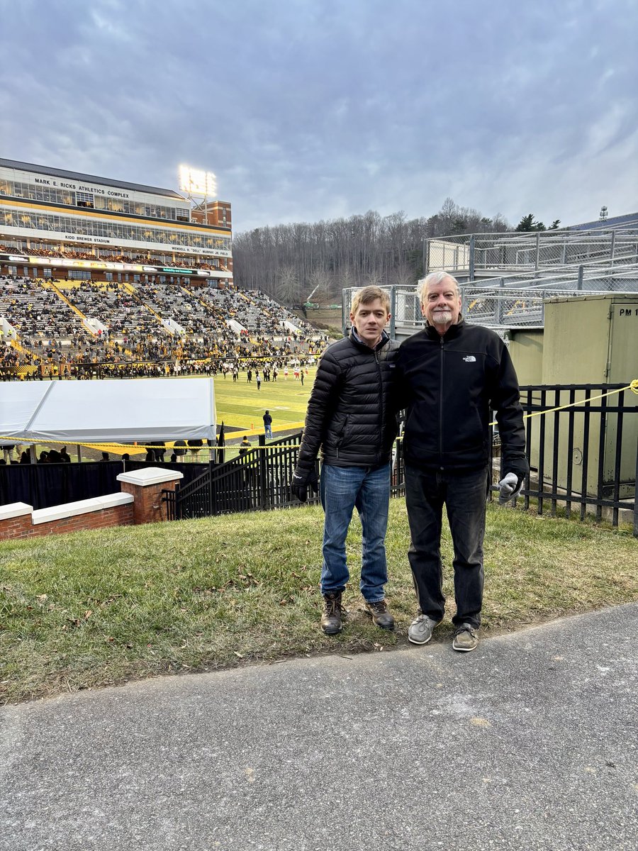 JohnG500's tweet image. Go @AppState_FB #Mountaineers! Let’s beat @AStateFB #RedWolves!!! #AppState