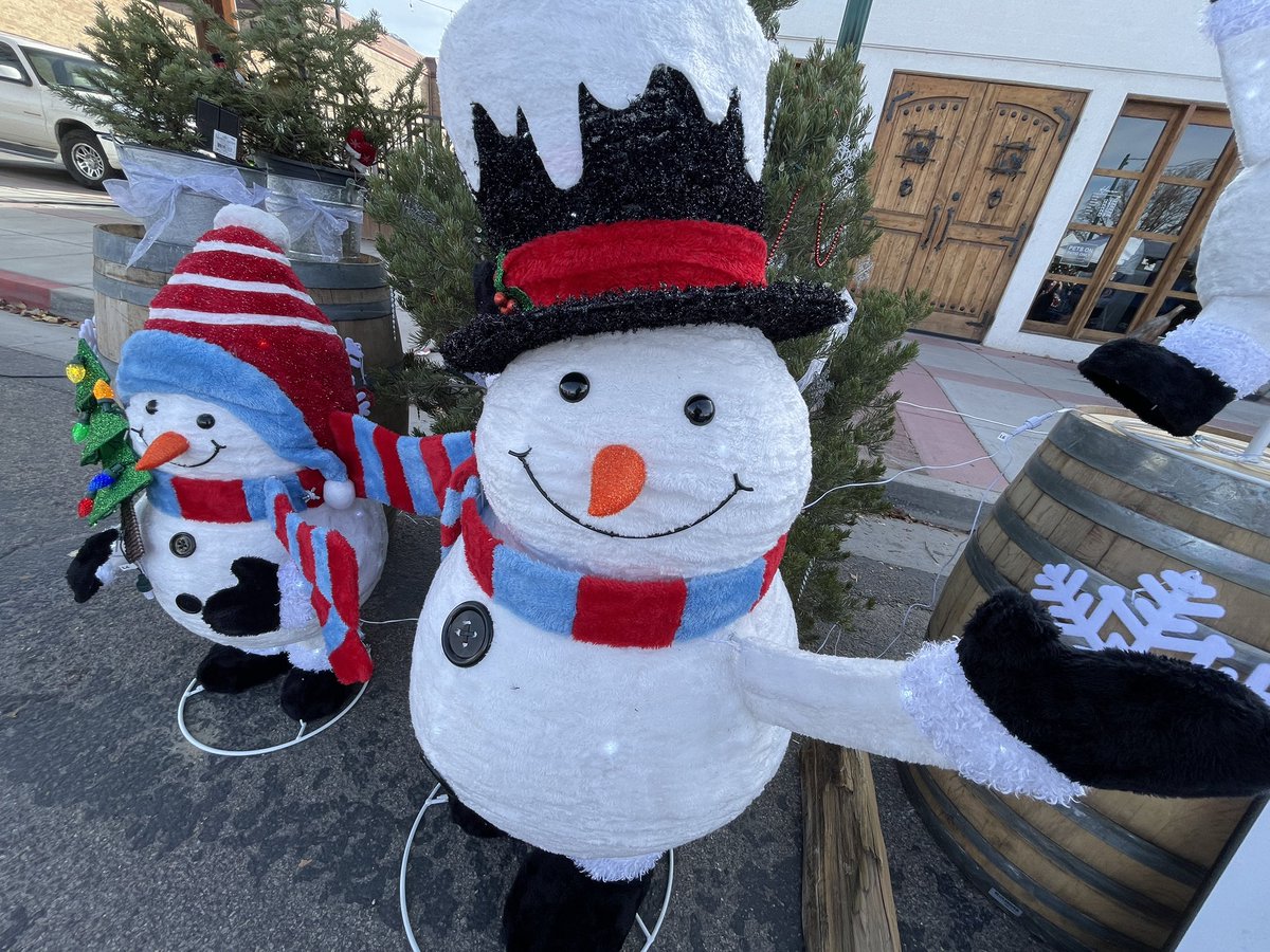 CedarCityUtah's tweet photo. We are all set for the Downtown Christmas Lighting Ceremony! Come by and get some great gifts and food in the Christmas Market. #CedarCity https://t.co/8DwC2CBYvQ