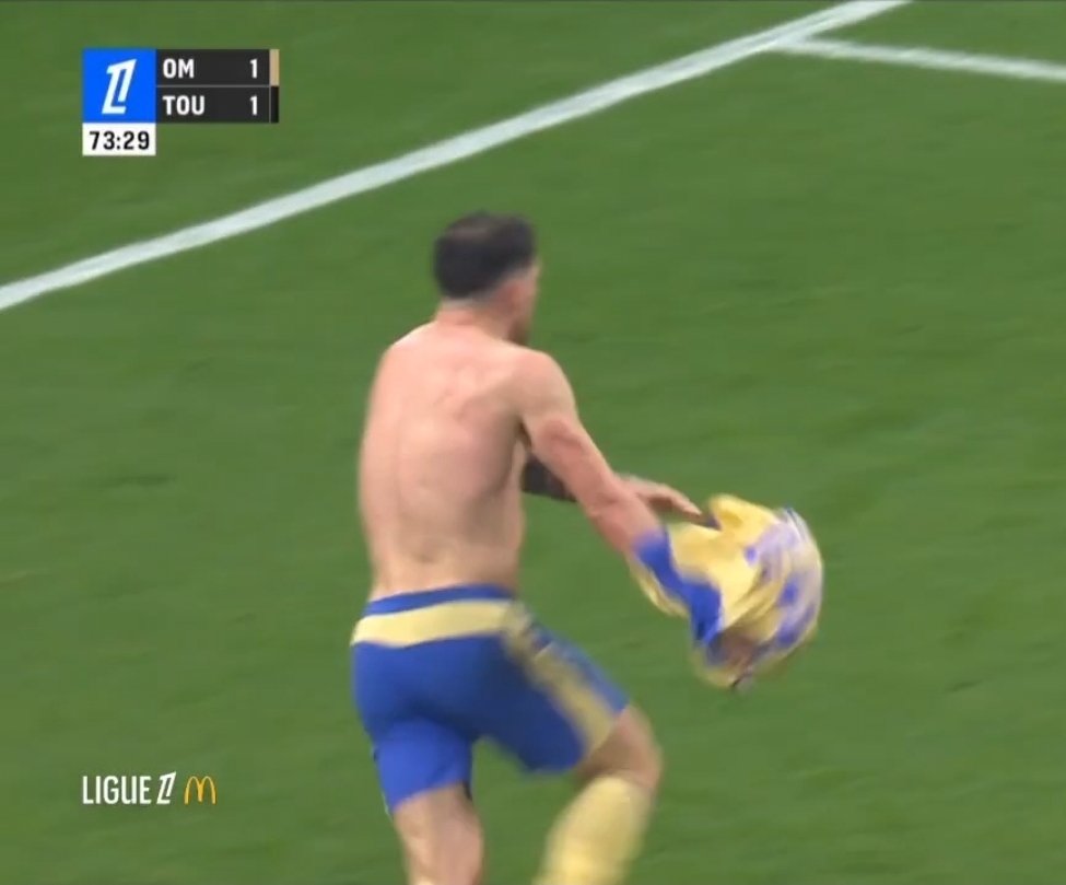 PrinceduParc's tweet image. Il a célébré comme Désiré Doué marquant un doublé en finale de la Ligue des Champions... Mais lui c&apos;est pour finalement faire 2-2, à domicile, contre Toulouse, à la 14e journée de Ligue 1.

Des guignols... 🤣😂