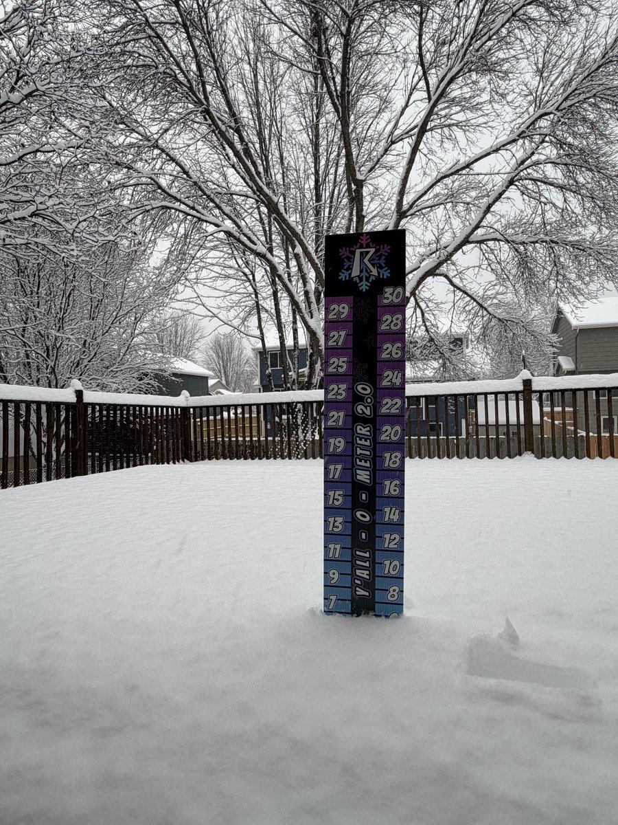 technicholas1's tweet photo. @OfficialYallbot @ryanhallyall around 6 inches around 4:15pm 11/29/2025 in West Des Moines, Iowa.   Still snowing. https://t.co/3yyTItWX8t