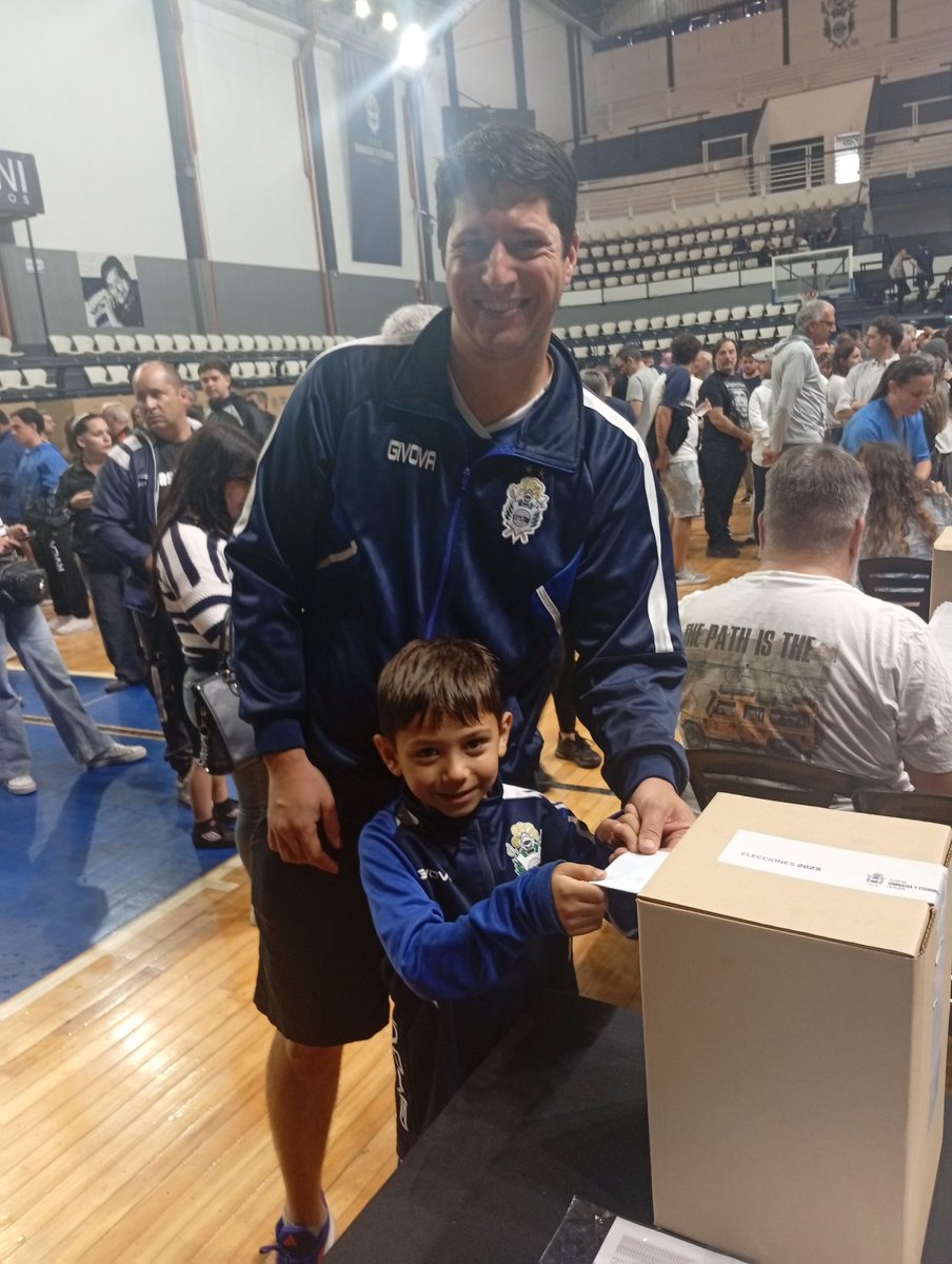 #GELP #CGE. Votamos con Coco. Aguante la democracia y el lobo! 🐺🗳️💙