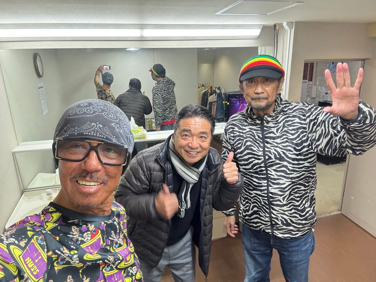 tkariya's tweet image. 11/27 バブルガムブラザーズ
名古屋公演🎶

私とタメ年ながら、古希を迎えたコンちゃんはガンを克服してすっかり元気になった✌️
トムは相変わらずのブラックジョーク連発、渋さを増した歌声で観客を魅了🎤

会場に集まったファンも高齢化してるが、昔からの友人達と再会出来るのは、
とても嬉しい😃